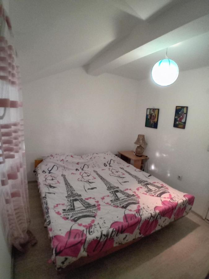 Airport Shtrkovi - Storks Apartment Petrovec Bagian luar foto