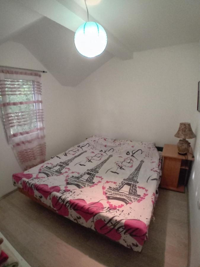 Airport Shtrkovi - Storks Apartment Petrovec Bagian luar foto