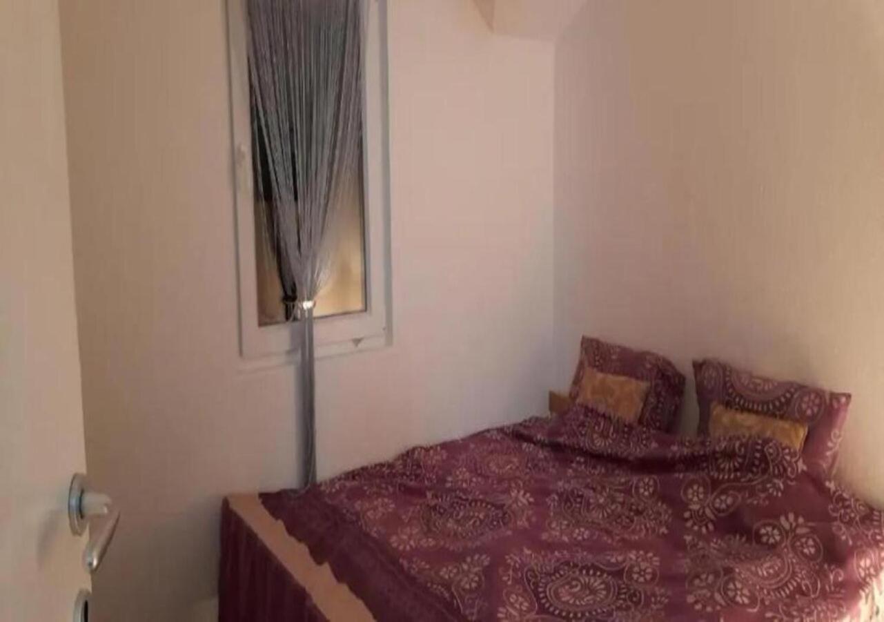 Airport Shtrkovi - Storks Apartment Petrovec Bagian luar foto